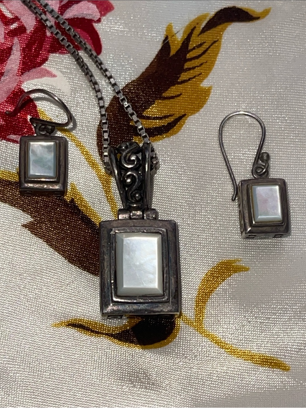 Sterling Silver White Mother of Pearl Pendant Necklace and Earrings Set
